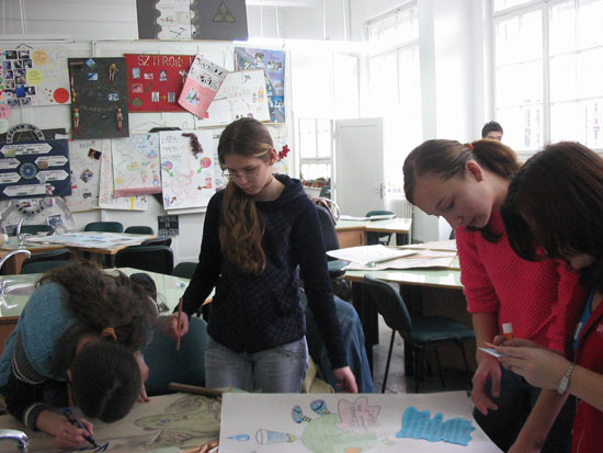 Plakátkészítés a kémialaborban 2